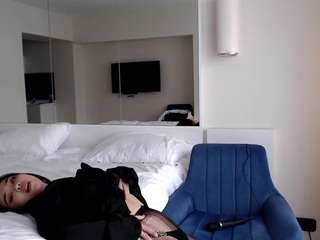 Live webcam model lillbloom on Soda Cams