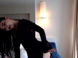 Live webcam model lillbloom on Soda Cams