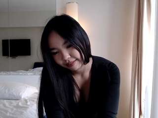 Live webcam model lillbloom on Soda Cams