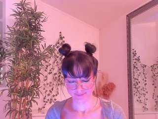 Live webcam model mira0-0 on Soda Cams