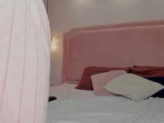 Live webcam model rosalievittoria on Soda Cams