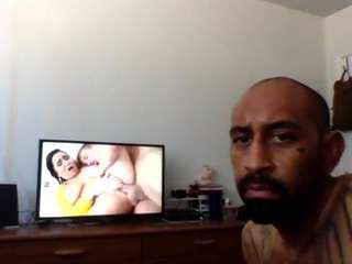 le modèle shad8684 est en webcam porno dans un show sur le site camsoda, il possède les tags suivants: american,average,bald,big cock,biracial,brown eyes,cockring,drinking,english,facial piercings,smoking,tattoos,hd