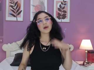 यह मॉडल अभी लाइव है. yayaqueen