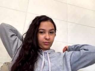 yvettebiser Live Webcam on CamSoda