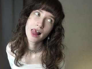 gladisbelousson's CamSoda show and profile