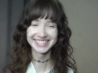 Live webcam model gladisbelousson on Soda Cams