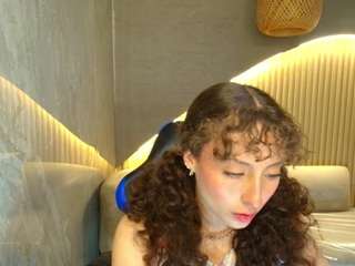 Live webcam model isaa-r on Soda Cams