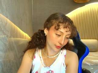 Live webcam model isaa-r on Soda Cams