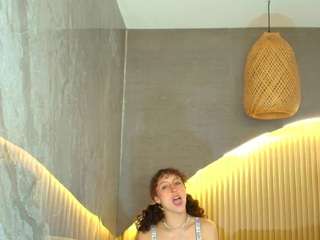 Live webcam model isaa-r on Soda Cams