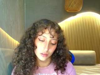 Live webcam model isaa-r on Soda Cams