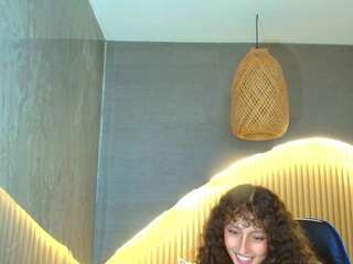 Live webcam model isaa-r on Soda Cams