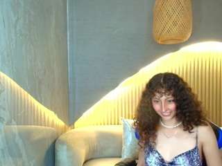 Live webcam model isaa-r on Soda Cams