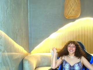 Live webcam model isaa-r on Soda Cams