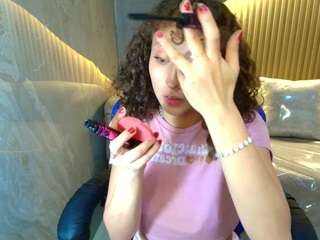 Live webcam model isaa-r on Soda Cams