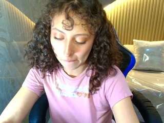 Live webcam model isaa-r on Soda Cams