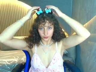 Live webcam model isaa-r on Soda Cams