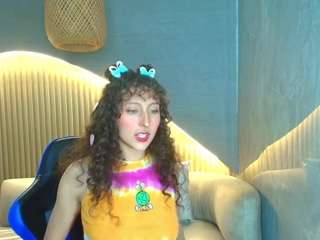 Live webcam model isaa-r on Soda Cams