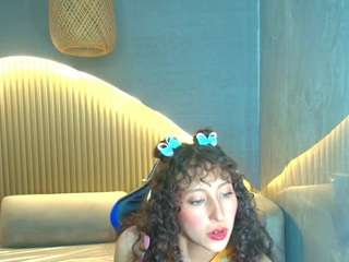 Live webcam model isaa-r on Soda Cams