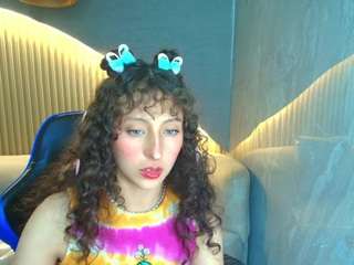 Live webcam model isaa-r on Soda Cams