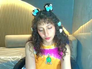 Live webcam model isaa-r on Soda Cams