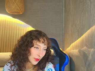 Live webcam model isaa-r on Soda Cams