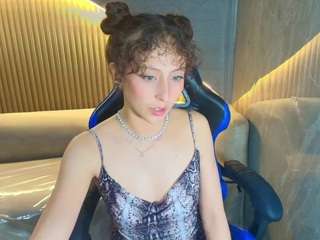 Live webcam model isaa-r on Soda Cams