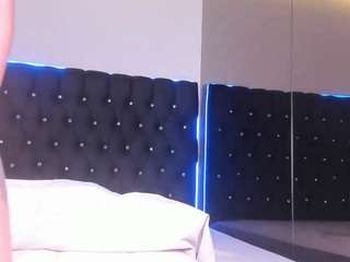 Live webcam model suzysuzza on Soda Cams