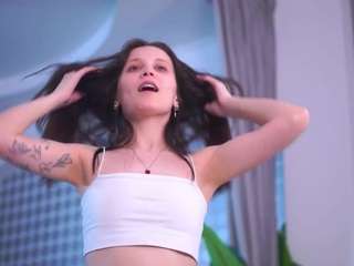 Live webcam model jaquelyncaccamo on Soda Cams