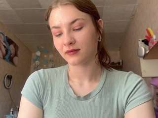Jeanninesessin's cam show statistics and live stream