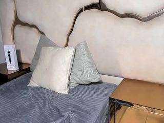 Live webcam model zayrastorm on Soda Cams