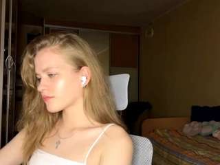 Live webcam model earnestinekarlgaard on Soda Cams