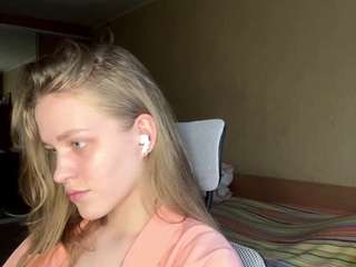 Live webcam model earnestinekarlgaard on Soda Cams