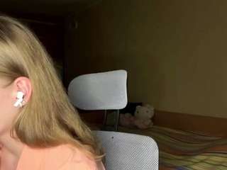 Live webcam model earnestinekarlgaard on Soda Cams