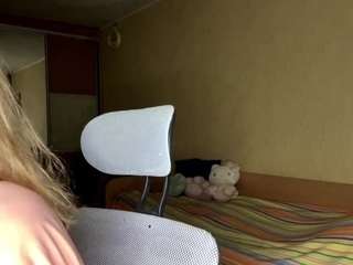 Live webcam model earnestinekarlgaard on Soda Cams