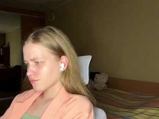 Live webcam model earnestinekarlgaard on Soda Cams