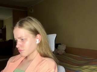 Live webcam model earnestinekarlgaard on Soda Cams