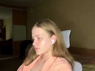 Live webcam model earnestinekarlgaard on Soda Cams