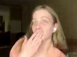 Live webcam model earnestinekarlgaard on Soda Cams