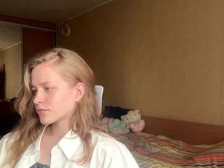 earnestinekarlgaard live cam profile