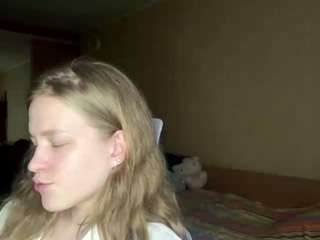 Live webcam model earnestinekarlgaard on Soda Cams