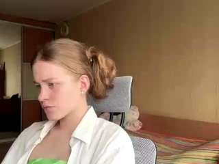 Live webcam model earnestinekarlgaard on Soda Cams