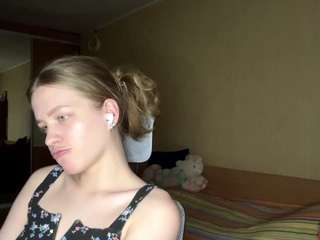 Live webcam model earnestinekarlgaard on Soda Cams