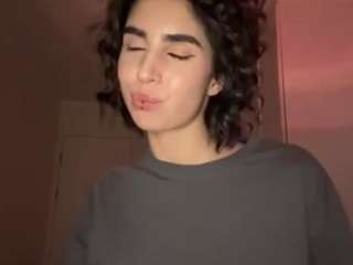 fondasidman's CamSoda show and profile