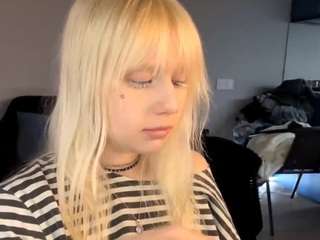 Live webcam model slyviakreatsoulas on Soda Cams