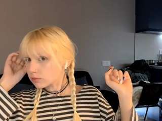 Live webcam model slyviakreatsoulas on Soda Cams