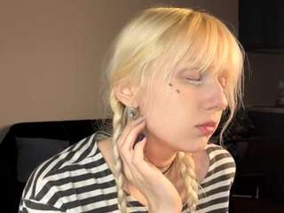 Live webcam model slyviakreatsoulas on Soda Cams