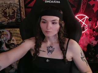 Lilithara666's cam show statistics and live stream