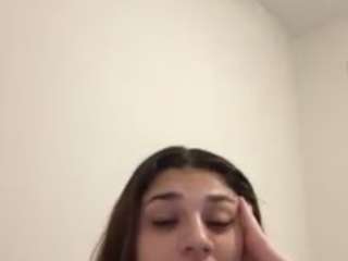 Live webcam model treasurebabii1 on Soda Cams