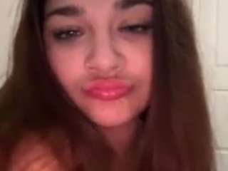 Live webcam model treasurebabii1 on Soda Cams