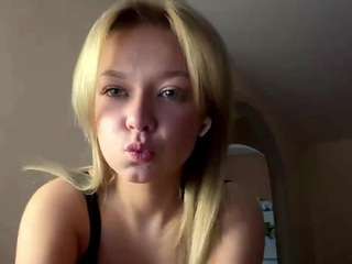 Live webcam model gennystratis on Soda Cams